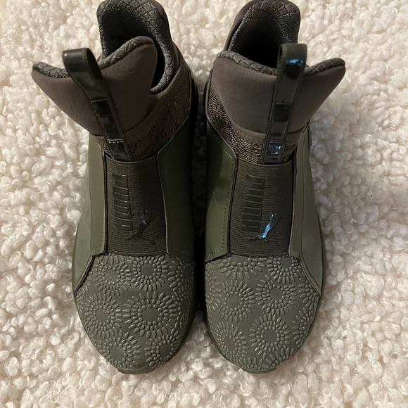 Kylie Jenner's Green Puma Fierce KRM Size 7 - Picture 1 of 9